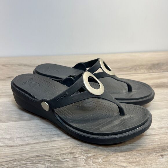 Crocs Sanrah 203342 Black Silver Circle Wedge Slip On Thong Sandals US Women’s 7 - Picture 1 of 10